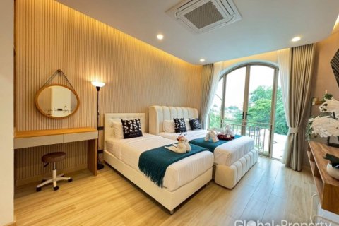 Casa de 5 dormitorios en Jomtien Beach, Pattaya, Tailandia № 134420 - foto 19