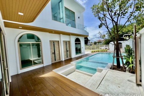 Casa de 5 dormitorios en Jomtien Beach, Pattaya, Tailandia № 134420 - foto 4