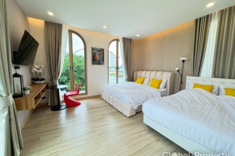 Casa de 5 dormitorios en Jomtien Beach, Pattaya, Tailandia № 134420 - foto 28