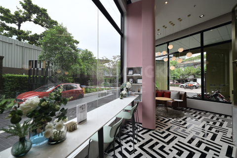 Condo in Bangkok, Thailand, 2 bedrooms № 188379 - photo 8