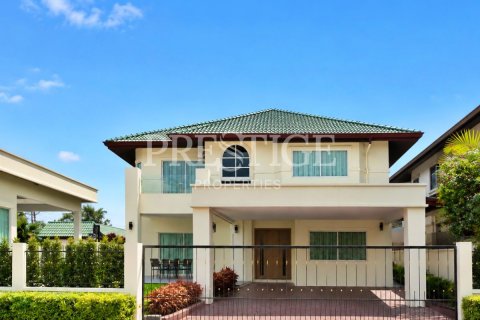 Casa de 5 dormitorios en Pattaya, Tailandia № 250017