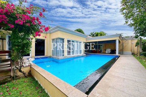 Casa de 3 dormitorios en Pattaya, Tailandia № 250246
