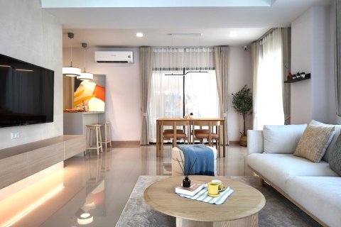 Chalet de 3 dormitorios en Pattaya, Tailandia № 205899 - foto 2