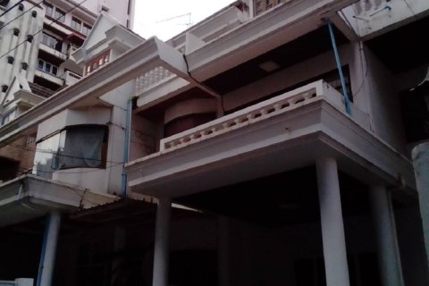 Townhouse in Watthana, Bangkok, Thailand 4 bedrooms № 244928