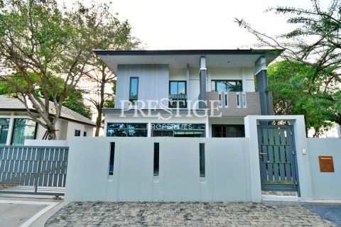 House in Pattaya, Thailand 3 bedrooms № 250530