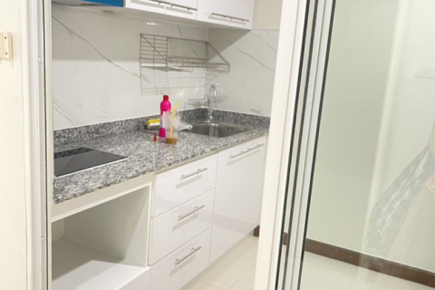 Condo in Bangkok, Thailand, 2 bedrooms  № 241617 - photo 8