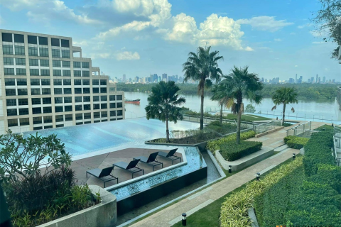 Condo in Bangkok, Thailand, 2 bedrooms  № 241617 - photo 2