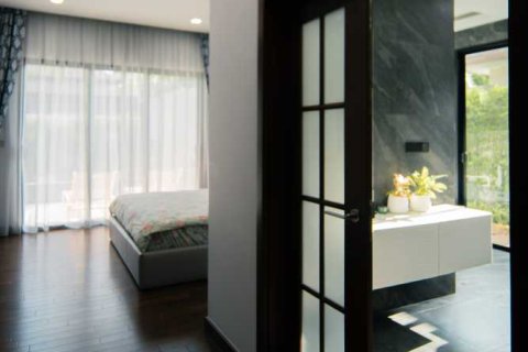 Casa de 4 dormitorios en Bang Tao, Tailandia № 120811 - foto 8