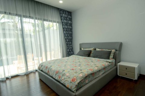 Casa de 4 dormitorios en Bang Tao, Tailandia № 120811 - foto 24