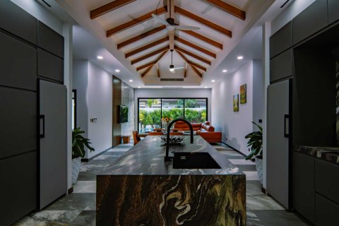Casa de 4 dormitorios en Bang Tao, Tailandia № 120811 - foto 4