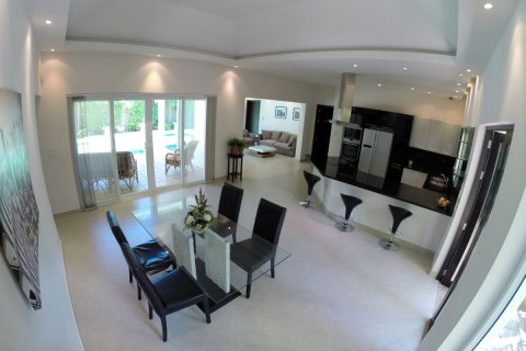 Casa de 3 dormitorios en Pattaya, Tailandia № 243360 - foto 3