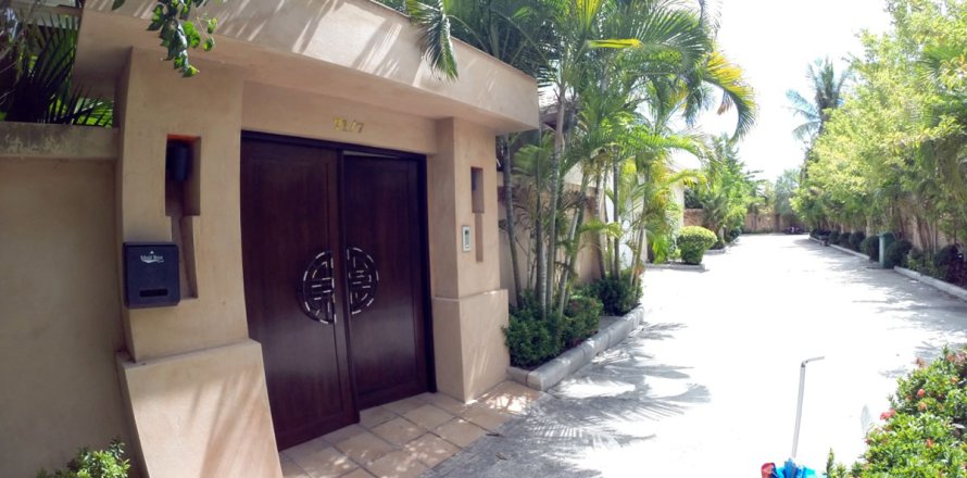 Casa de 3 dormitorios en Pattaya, Tailandia № 243360