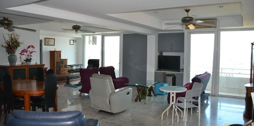 Condominio de 2 dormitorios en Pattaya, Tailandia № 242473