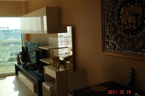 Condominio de 1 dormitorio en Pattaya, Tailandia № 242760 - foto 2