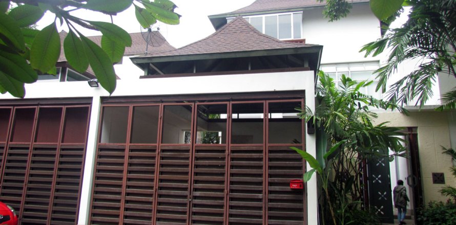 Casa de 3 dormitorios en Pattaya, Tailandia № 243344