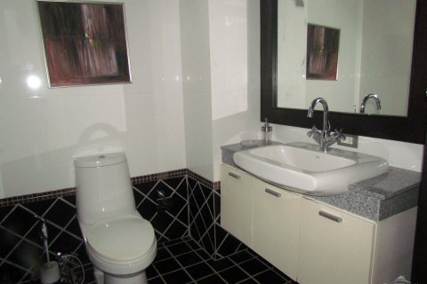 Casa de 3 dormitorios en Pattaya, Tailandia № 243344 - foto 18