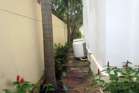 Casa de 3 dormitorios en Pattaya, Tailandia № 243344 - foto 4