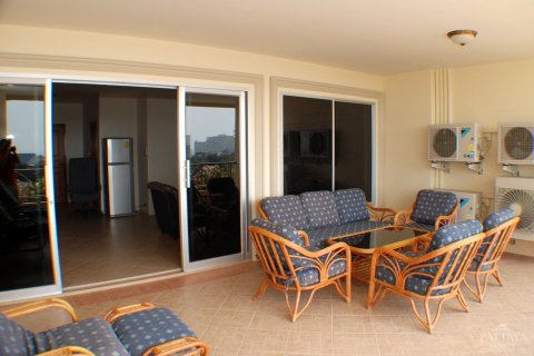 Condominio de 3 dormitorios en Pattaya, Tailandia № 242663 - foto 2