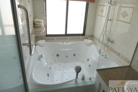 Condo in Pattaya, Thailand, 2 bedrooms  № 242411 - photo 8