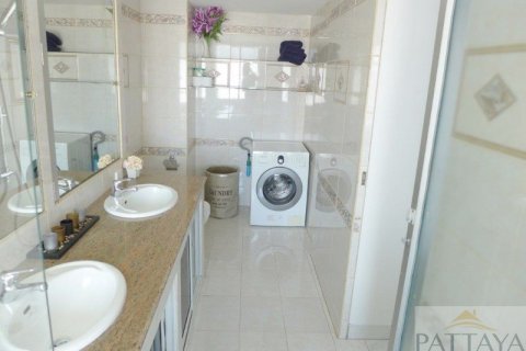 Condo in Pattaya, Thailand, 2 bedrooms  № 242411 - photo 9