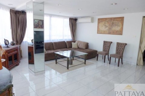 Condo in Pattaya, Thailand, 2 bedrooms  № 242411 - photo 18