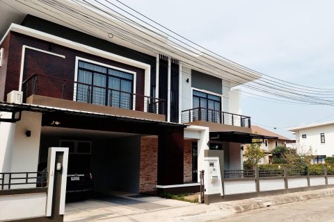 House in Chiang Mai, Thailand 4 bedrooms № 244735