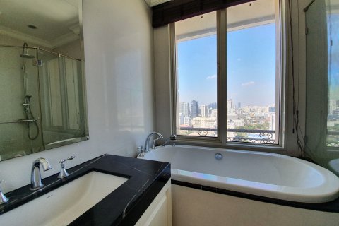 Condominio de 2 dormitorios en Watthana, Bangkok, Tailandia № 244888 - foto 14