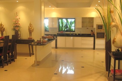 Casa de 3 dormitorios en Jomtien Beach, Pattaya, Tailandia № 243307 - foto 8