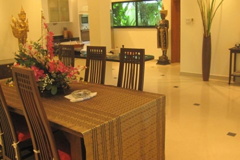 Casa de 3 dormitorios en Jomtien Beach, Pattaya, Tailandia № 243307 - foto 18