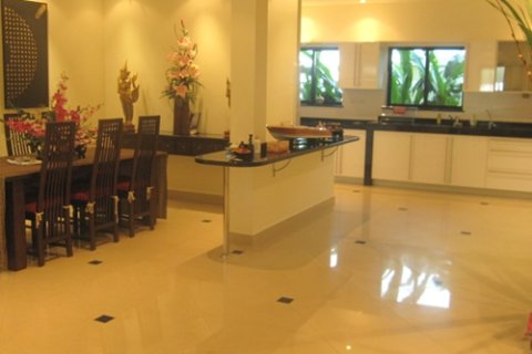 Casa de 3 dormitorios en Jomtien Beach, Pattaya, Tailandia № 243307 - foto 9