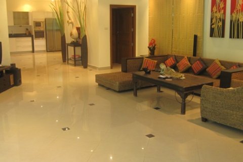 Casa de 3 dormitorios en Jomtien Beach, Pattaya, Tailandia № 243307 - foto 6
