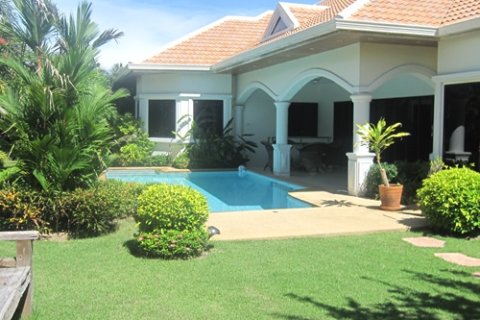 Casa de 3 dormitorios en Jomtien Beach, Pattaya, Tailandia № 243307