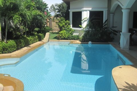 Casa de 3 dormitorios en Jomtien Beach, Pattaya, Tailandia № 243307 - foto 26