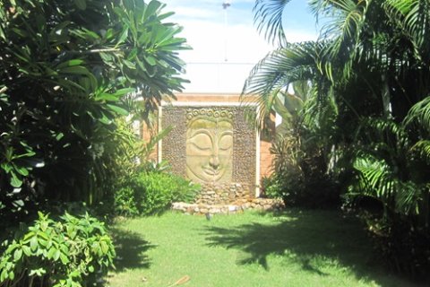 Casa de 3 dormitorios en Jomtien Beach, Pattaya, Tailandia № 243307 - foto 4