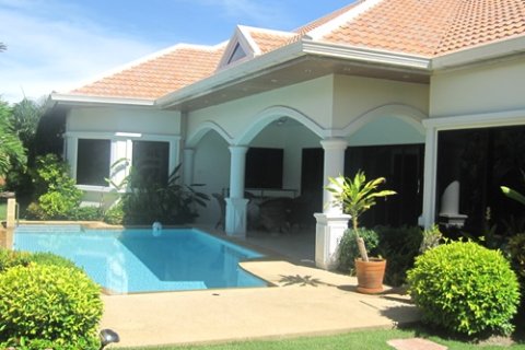 Casa de 3 dormitorios en Jomtien Beach, Pattaya, Tailandia № 243307 - foto 5