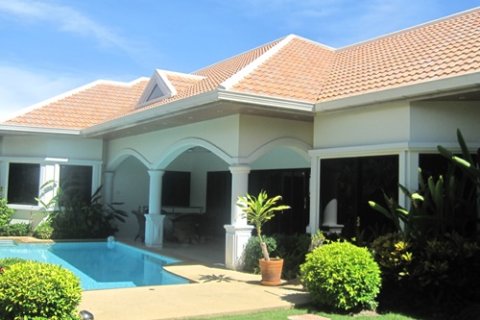 Casa de 3 dormitorios en Jomtien Beach, Pattaya, Tailandia № 243307 - foto 3