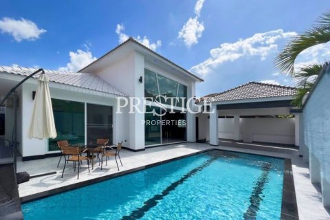 House in Pattaya, Thailand 4 bedrooms № 250123