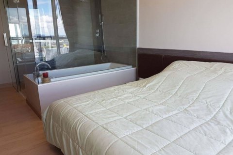 Condominio de 2 dormitorios en Jomtien Beach, Pattaya, Tailandia № 242458 - foto 14