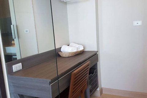 Condominio de 2 dormitorios en Jomtien Beach, Pattaya, Tailandia № 242458 - foto 15