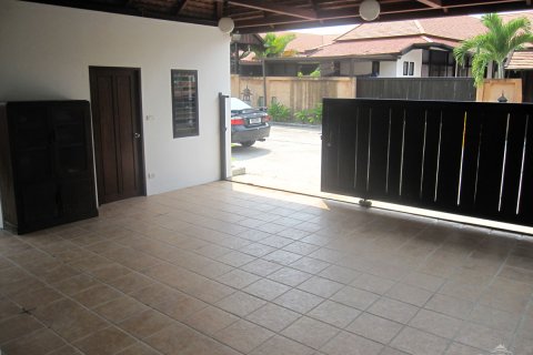 Casa de 3 dormitorios en Pattaya, Tailandia № 243252 - foto 2