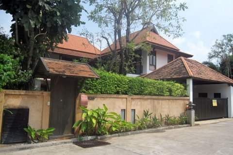 Casa de 3 dormitorios en Pattaya, Tailandia № 243252