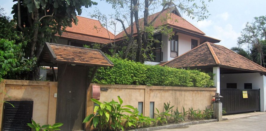 Casa de 3 dormitorios en Pattaya, Tailandia № 243252