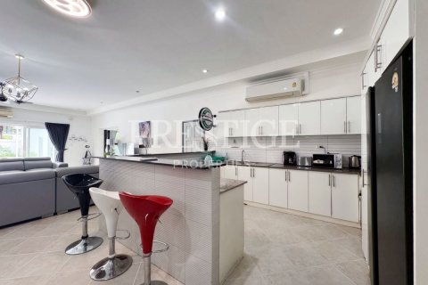 House in Pattaya, Thailand 10 bedrooms № 241659 - photo 8