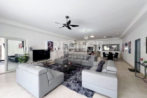 House in Pattaya, Thailand 10 bedrooms № 241659 - photo 4