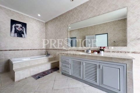House in Pattaya, Thailand 10 bedrooms № 241659 - photo 25