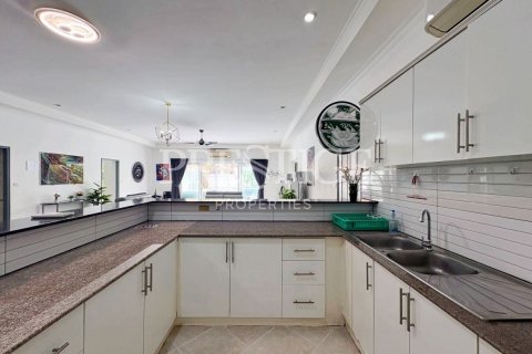 House in Pattaya, Thailand 10 bedrooms № 241659 - photo 10