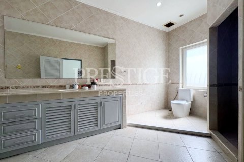 House in Pattaya, Thailand 10 bedrooms № 241659 - photo 24