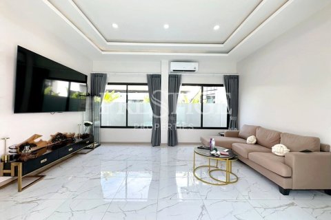 House in Pattaya, Thailand 3 bedrooms № 241657 - photo 4