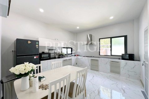 House in Pattaya, Thailand 3 bedrooms № 241657 - photo 8