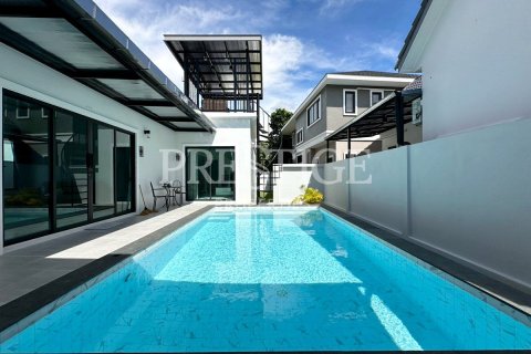 House in Pattaya, Thailand 3 bedrooms № 241657 - photo 2